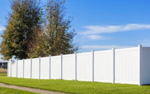 Vinyl fence featured in the DMC Custom Creations Sarnia fence gallery